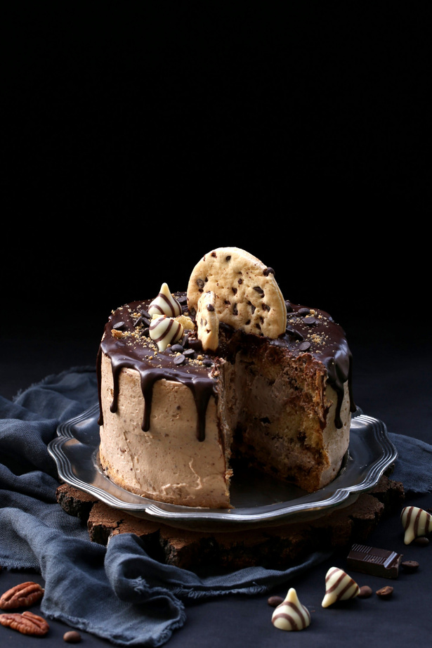 Chocolate chip cookie cake